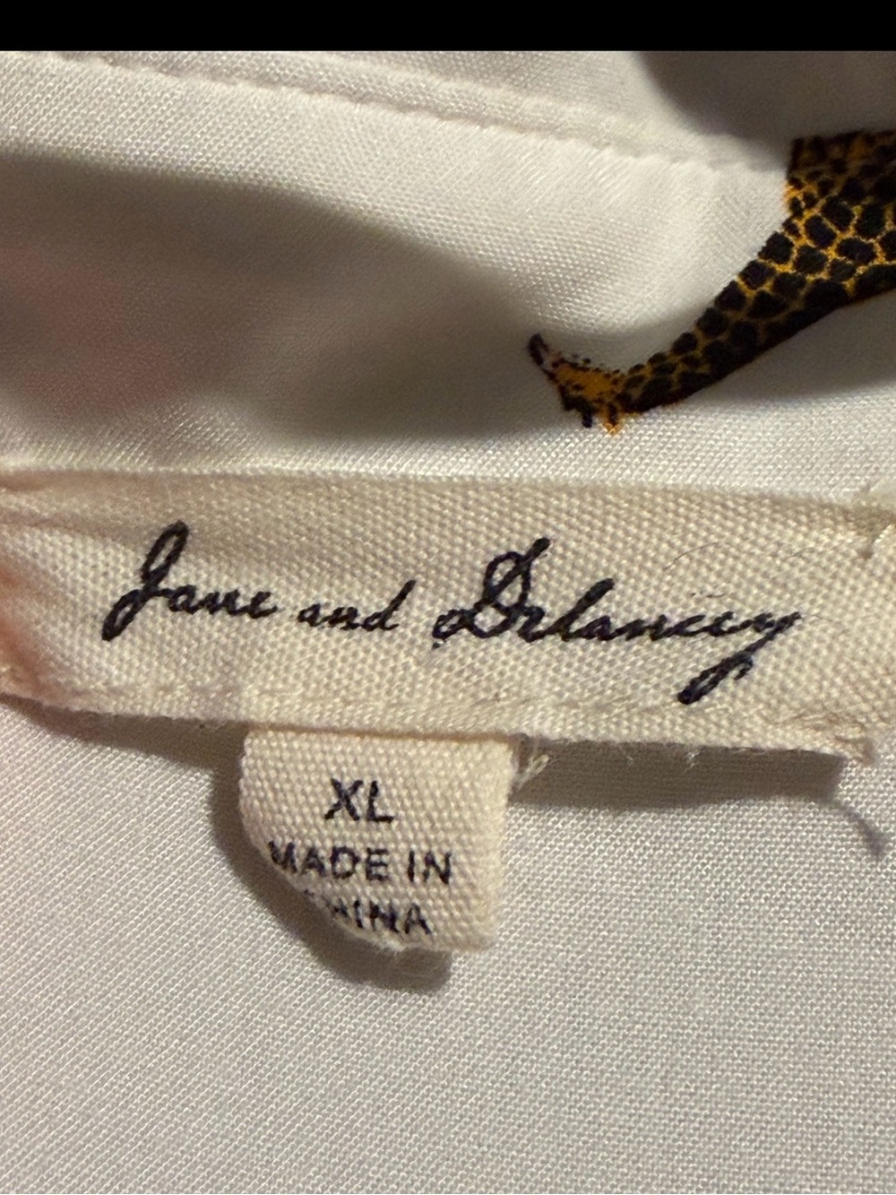 Jane + Delancey White Giraffe Print Button Down Blouse Top Animal Print Size XL - Picture 14 of 16